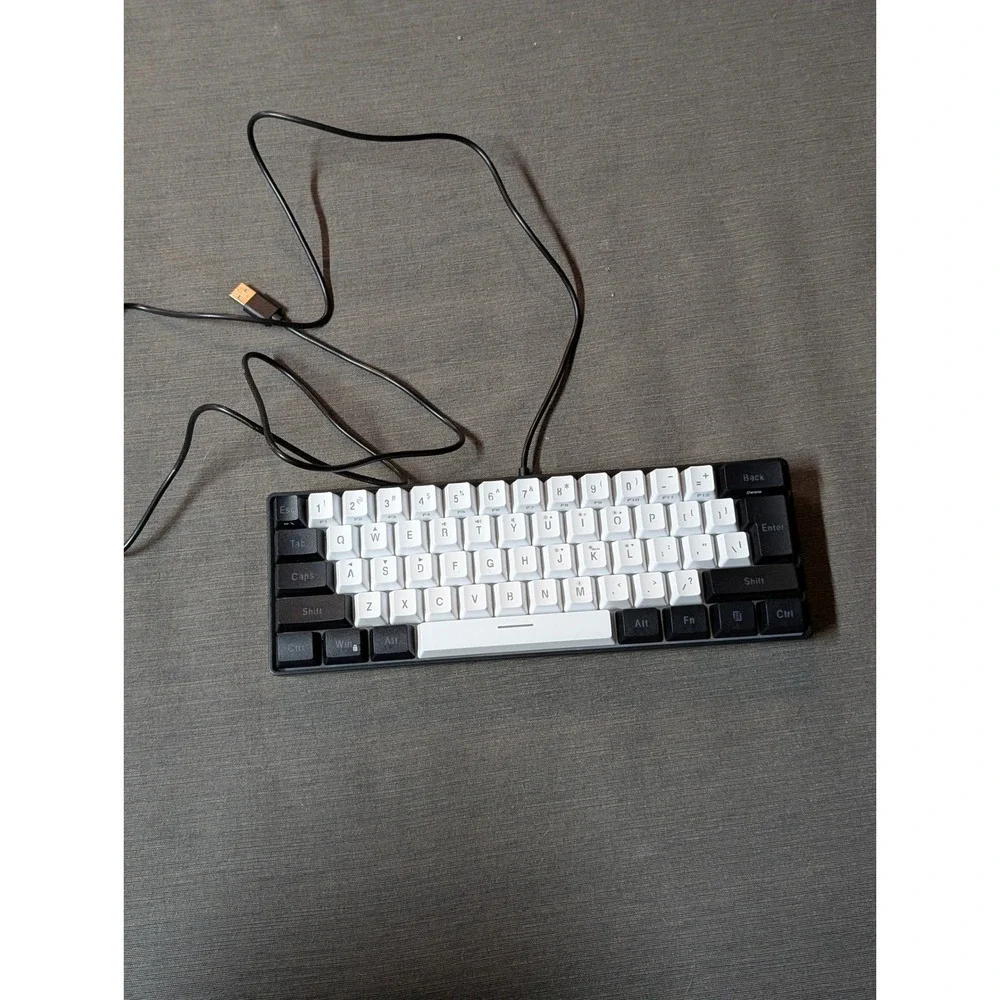 Snpurdiri V800 61-Key RGB Streamer Gaming Keyboard 60% Wired USB Black White